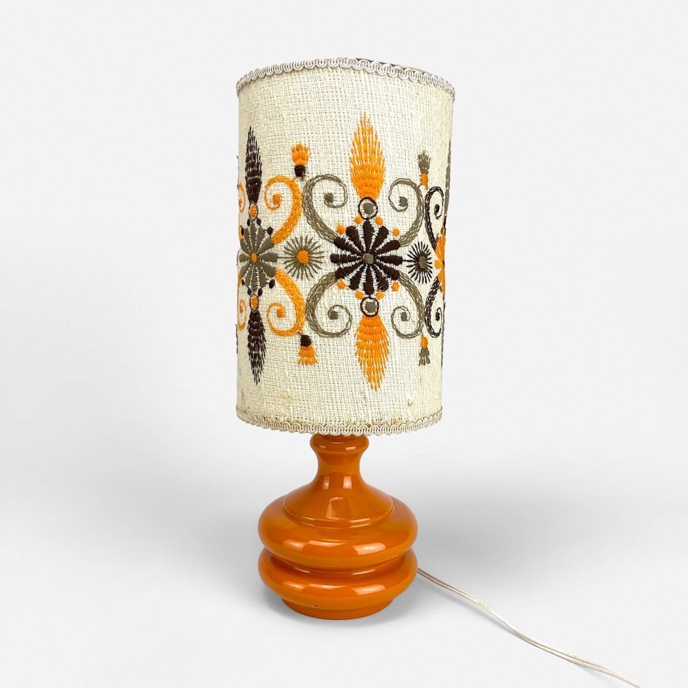 Lampe de chevet céramique et tissu brodé orange 70's