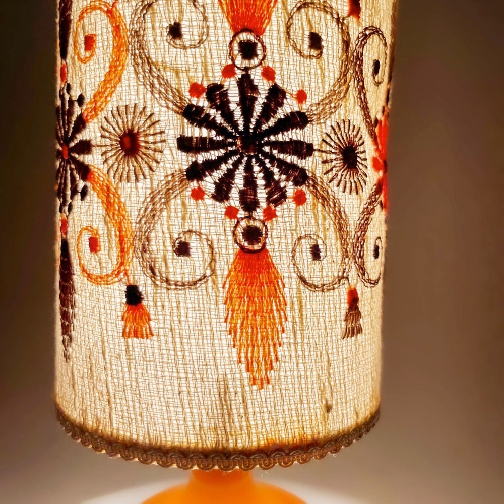 Lampe de chevet céramique et tissu brodé orange 70's