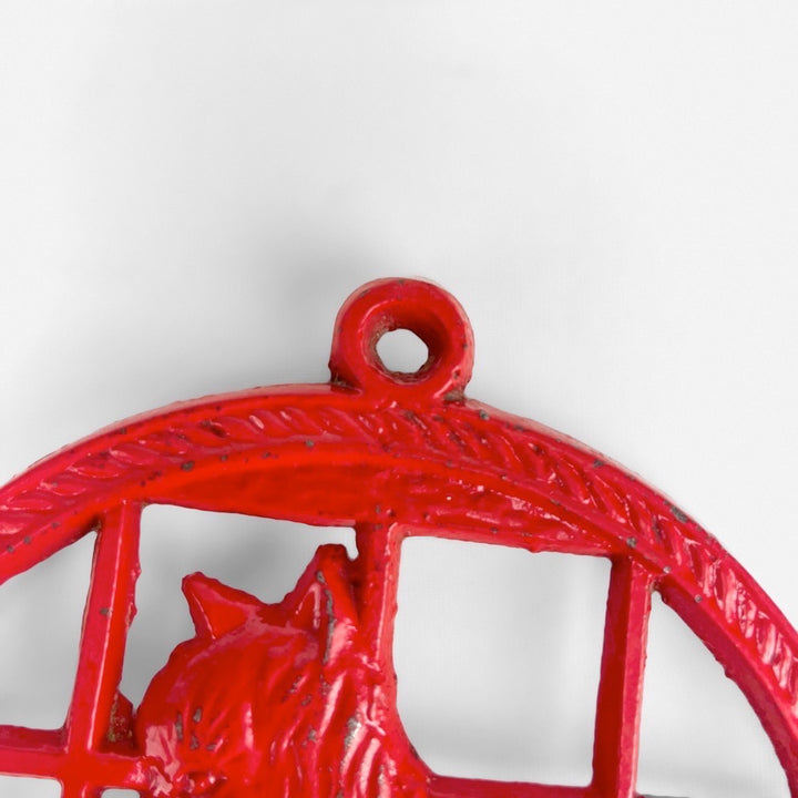 Dessous de plat rouge en fonte décor chat
