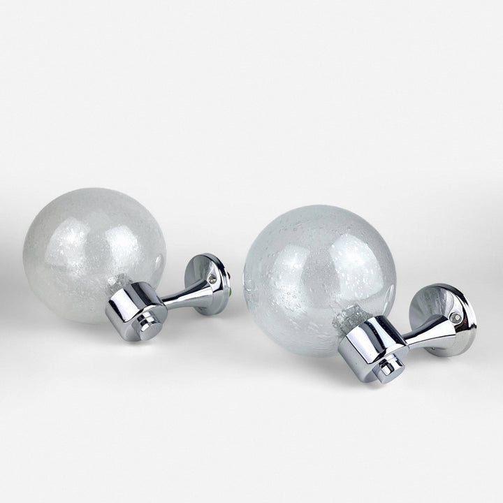 Paire d'appliques boules murales chrome et verre bullé vintage