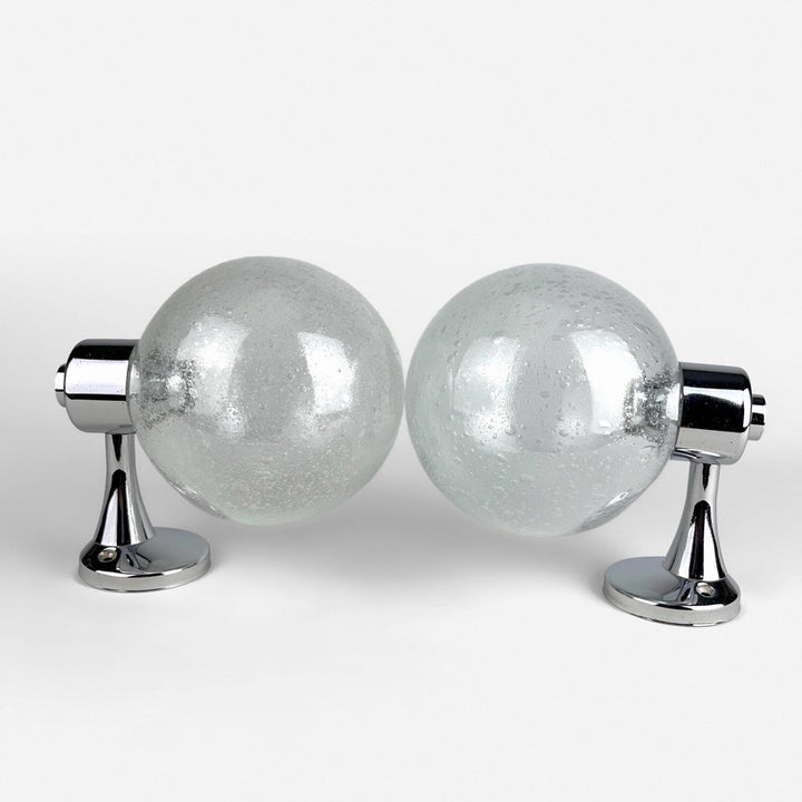 Paire d'appliques boules murales chrome et verre bullé vintage