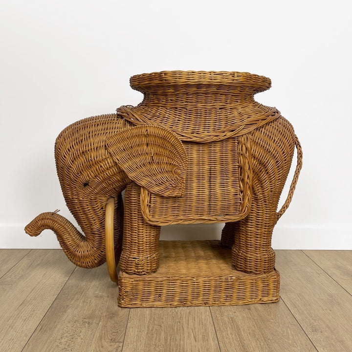 Table d'appoint éléphant en osier tressé années 70